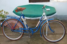 Tourensportrad von 1966, in allen Einzelheiten original. Ab dieser Zeit wurden die Räder häufig in dem gezeigten Blau lackiert.