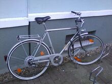 Dieses Fahrrad aus dem I. Quartal 1990 fällt vor allem aufgrund des neuen Rahmendekors sowie der überarbeiteten Schutzbleche auf.