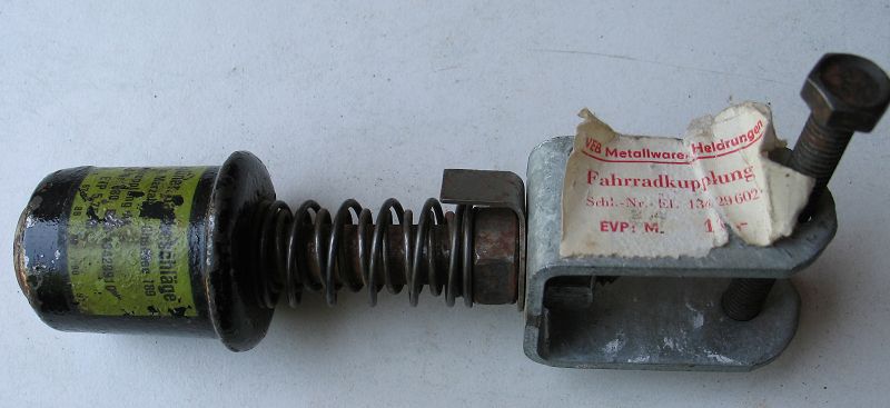 Datei:Anhängerkupplung VEB Metallwaren Heldrungen.jpg