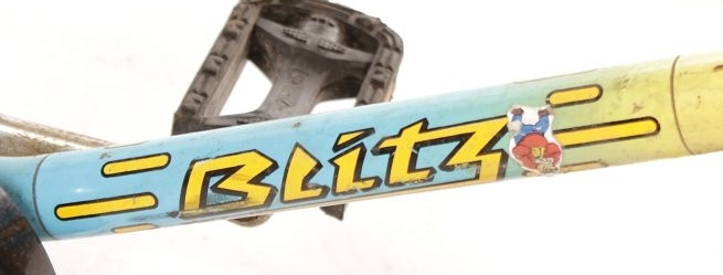 Datei:Modell KF VII 80er hellbau-elfenbein C.jpg