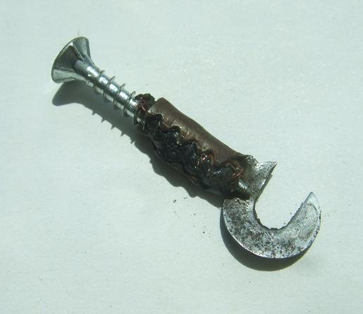 Datei:Lichtkabel Kontakthaken.jpg