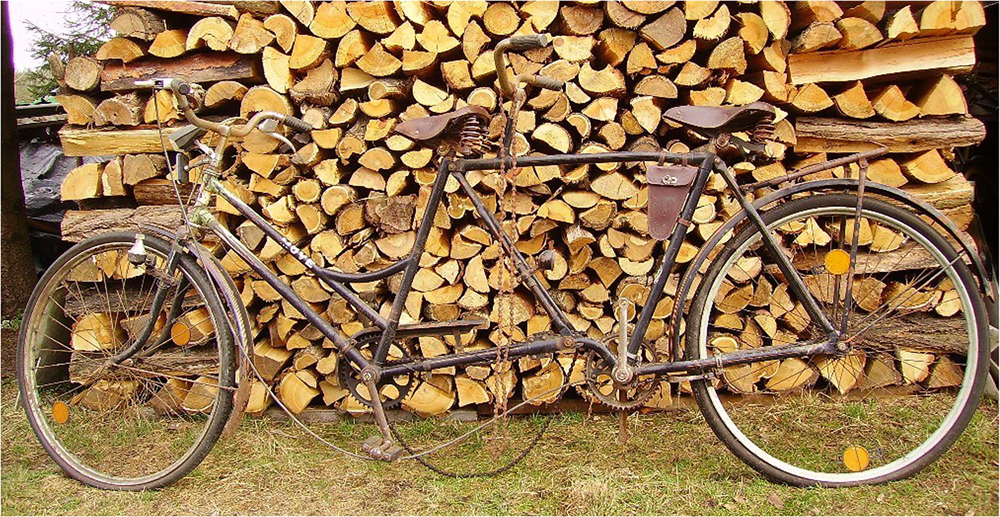 Tandem befindet sich im Fundzustand. Vorderer Reflektor und Scheinwerfer sind nicht original.