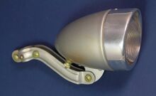 Scheinwerfer Typ 8707.6 Zeitraum: 1958 bis 1959 Verwendung: u.a. Mifa Sporträder, Diamant-Tourenräder Material: Stahlblech, Glas, Aluminium Ø Lichtaustritt: 60mm Farben/Varianten: silber Bemerkungen: schwache AUFA-Prägung in der Streuscheibe