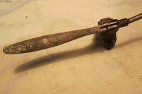 Bremsgriff für Stempelbremse Zeitraum: 1958 - 195? Verwendung: ? Material: Stahl, Aluminium Bemerkungen: schmale Version