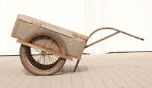 Anhänger, Baujahr 1965. Die Erhöhung des Kastens wurde nachträglich angebracht.