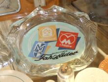 Aschenbecher (Glas) mit gemeinsamer Reklame für Mifa, Möve und Diamant. Um 1960.