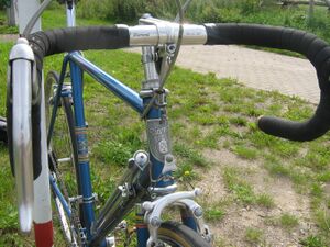 Auf diesem Bild sind die geänderten Steuerkopfmuffen deutlich zu erkennen. Dieses Exemplar aus dem Jahre 1962 besitzt einen eher seltenen Steuersatz.