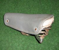 Gleicher Sattel wie links nebenstehend, jedoch in grau.