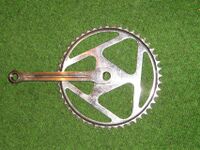 Zeitraum: 1971/72 - 1976/77 Verwendung: Sporträder von Diamant und Mifa Kettenblatt: 48 Zähne (1/8"), Stahl (verchromt) Kurbel: Kurbelarme mit rechteckigem Querschnitt, Stahl (verchromt) Verbindung: Nietverbindung Tretlager: ? Bemerkungen: -
