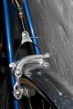 Rasant-Mittelzugbremse Rennbremse BR 2 (Hinterrad) Zeitraum: 1962(?) bis 1990 Verwendung: Diamant-Rennräder Material: Aluminium Bemerkungen: ab den 1970er Jahren entfiel der Schriftzug am Zughaken und das Querseil wurde vereinfacht ausgeführt