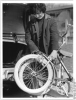 Einem internationalen Trend folgend nahm auch Mifa ein Klappfahrrad ins Sortiment auf. Das neue Klapprad, kurz vor Beginn der Serienproduktion. (März 1967)