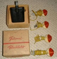 Zeitraum: 195? - 195? Verwendung: Zubehörteil Material: thermoplastischer Kunststoff, duroplastischer Kunststoff, Metall Bemerkungen: -