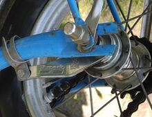 An diesem Exmeplar wurde offenbar werksseitig eine Sachs-Jet-Nabe verbaut. Sie ist deutlich leichter und kleiner (Komet-Prinzip) und daher dem kleinen Fahrrad angemessener als die sonst übliche schwere RENAK-Nabe.