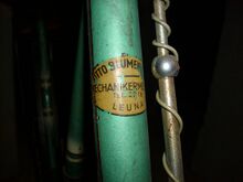 Bildmarke am Steuerkopf des selben Rades.