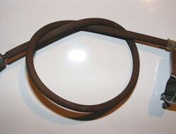 Bowdenzughülle Zeitraum: 50er Jahre Verwendung: Optima-Seilzugstoßbremsen Farbe: braun Bemerkungen: geriffelte Pberfläche