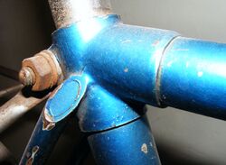 Die insgesamt mäßige Verarbeitung des Rahmens zeigt sich auch in der Verlötung des Hinterbaus.