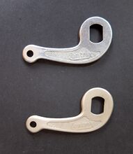 Bremsanker für Centrix-Naben Zeitraum: 1947 bis 1951 Material: Stahl verchromt/vernickelt Prägung: Centrix Bemerkungen: Befestigung am Rahmen mit Schelle