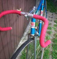 Diese Ansicht eines Bahn-Rennrades aus den frühen 1980er-Jahren lässt die neuere Ausführung der Gabel gut erkennen.