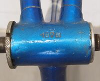 Prägung der Modellnummer auf der Unterseite der Tretlagermuffe (a gibt die Rahmenhöhe - 610mm - an)