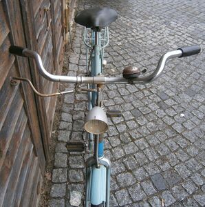 Typisches Merkmal der gehobenen Modelle: der Diamant-Gesundheitslenker, hier mit Gestänge-Stempelbremse