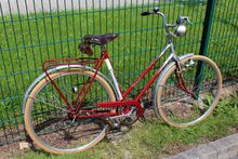 Nicht original sind Luftpumpe und Pedale.