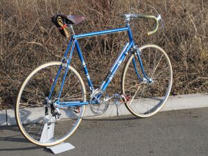 ==============================================] Bremsen und Schaltung von Optima (Detailansichten der Ausstattung)