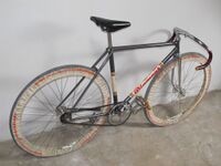 Modell 35 708 mit Reifenhüllen, welche die dünnwandigen Bahn-Schlauchreifen beim Transport vor Schmutz und Schäden schützen sollen. (Details)