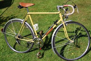 Diamant Modell 35 721, Baujahr 1989 Mit Rennausstattung (Rennlenker und Rennrad-Pedale).