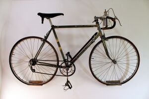 Modell 67, Baujahr 1940; kriegsbedingt mit nur noch wenigen Diamant-Teilen, erkennbar aber die moderne Rahmenform (gleicher Radstand wie Modell 167) mit den charakteristischen Merkmalen und das Diamant-typische Kettenblatt