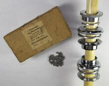 Steuersatz des VEB Fahrradwerke Elite Diamant Zeitraum: Anfang bis Mitte der 1960er Jahre Material: Stahl verchromt, Aluminium Bemerkungen: Hier: Ersatzteil in OVP.