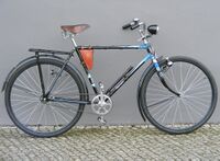 Referenz-Fahrrad (?) [====================================================== Diamant-Tourenrad Modell EH, Baujahr 1951. Bis auf die Bereifung vollständig original erhalten.