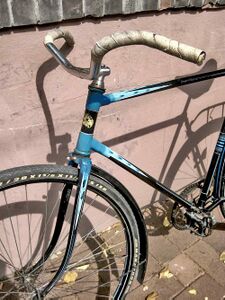 Gut erkennbar ist der Strahlenkopf, der das bekannte Diamant-Dekor immitierte.