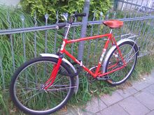 In dieser Form wurde das Tourensportrad 1984 ausgeliefert. Wie das abgebildete Exemplar erhielten in den 1980er Jahren einige Tourensporträder eine Gabelhaube aus Kunststoff.