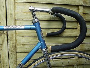 Im Gegensatz zu den Straßen-Rennrädern besaß das Modell 35 708 einen Vorbau aus Stahl.