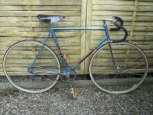 Auch dieses Bahn-Rennrad von 1987 besitzt die letzte Variante des Rahmendekors.