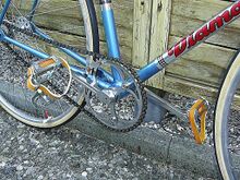 Kettenblatt für Kette mit 1/2"-Teilung sowie Tretlager mit hohlgebohrter Welle.