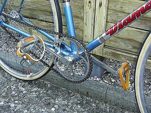 Kettenblatt für Kette mit 1/2"-Teilung sowie Tretlager mit hohlgebohrter Welle.