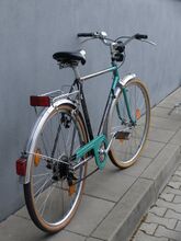 Der längere Hinterbau macht die Kette an diesem Kettenschutz weniger schleifanfällig als beim vergleichbaren 26-Zoll-Tourensportrad 35 109.