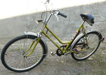 Gut erkennbar ist hier die Verlegung des Beleuchtungskabels im Rahmen.