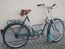 Zeitgenössische Umbaumaßnahmen betrafen - wie an diesem Exemplar von 1968 - den Tausch des Flachlenkers gegen einen bequemen Tourenlenker, sowie ein zusätzlicher Spritzschutz am vorderen Schutzblech.