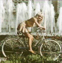 Prospektfoto von 1974. Der Schwanenhalsrahmen war zu dieser Zeit international bereits zugunsten einer rationelleren Fertigung aus der Mode gekommen. Im Jahr 1975 wurde er schließlich auch bei Diamant aus dem Sortiment gestrichen. Mifa hingegen behielt einen solchen Rahmen noch einige Jahre in Gestalt des Mifa Modell 159 bei.