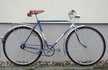 Ein Modell 35 202 von 1967. Die Bereifung (Pneumant) ist späteren Datums, ansonsten befindet es sich im Originalzustand.