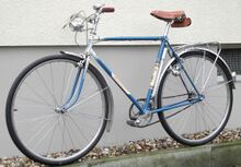 Die späteren Sporträder von Mifa mit Diamant-Dekor wiesen dann wieder einen in Rahmenfarbe lackierten Gepäckträger auf.