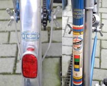 Abziehbilder vom Fahrradhaus Bengner Berlin-Köpenick. Bis zuletzt stand das Rad in diesem Laden, und überdauerte so weitgehend unversehrt die Zeit.