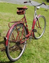 Das Rücklicht befand sind nunmehr auf dem Schutzblech und es kam ein Gepäckträger in Schwedenform zur Verwendung.