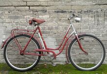 Modell 202 von 1957, weitgehend im Originalzustand, lediglich die Felgen sind jüngeren Datums (sie besitzen bereits die für Felgenbremsen optimierten Flanken).