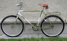 Das Fahrrad weist noch ein BSA-Tretlager, sowie den Rücklichttyp 8507.8 auf.