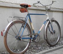 Mit Felgenbremse, metallic-Lackierung, viel Leichtmetall und Chrom wirkte dieses Modell vergleichsweise luxuriös und modern.