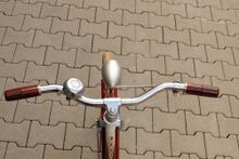 Wie schon 1966, findet sich hier eine Klingel mit abgerundetem Deckel, die vermutlich von Luther hergestellt wurde.