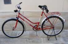 Modell 35 157 von 1982 (A). Es fehlen die Pedale, Luftpumpe nicht original.